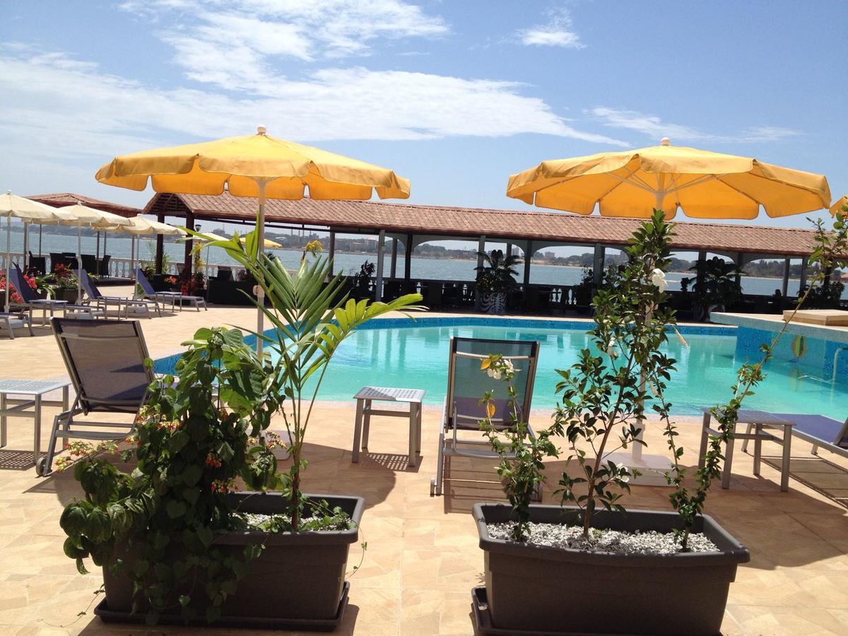 Hotel Le Petit Bateau Конакри Экстерьер фото