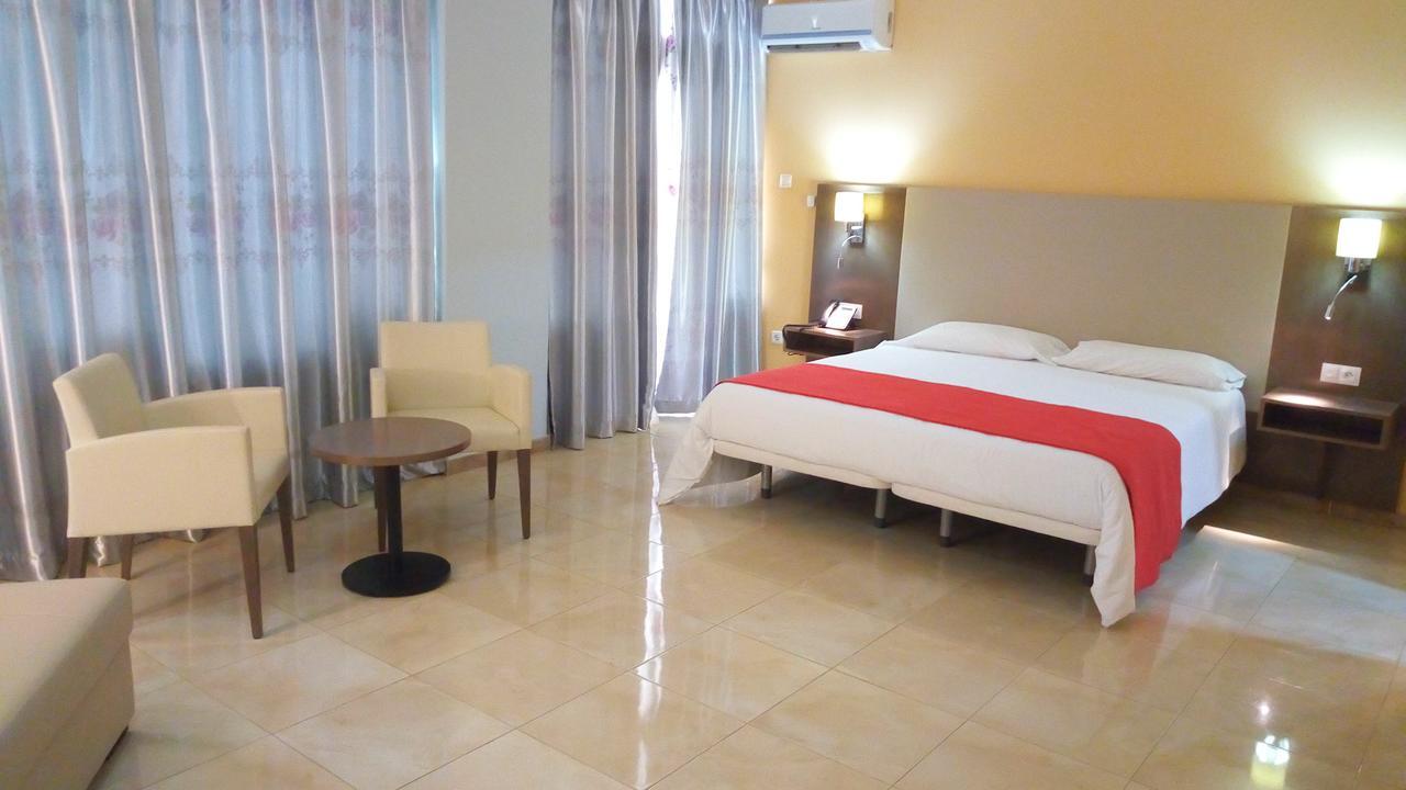 Hotel Le Petit Bateau Конакри Экстерьер фото