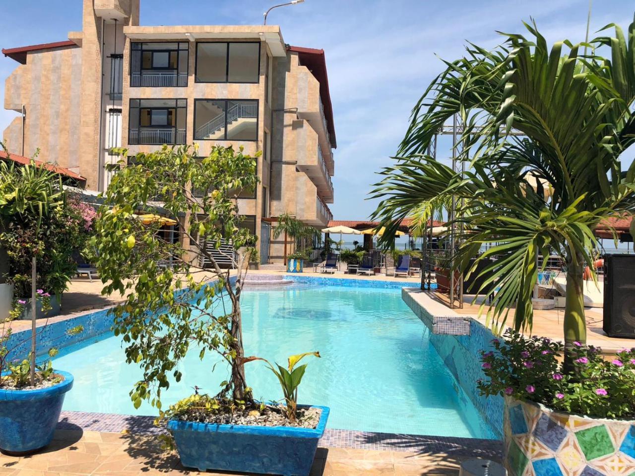 Hotel Le Petit Bateau Конакри Экстерьер фото
